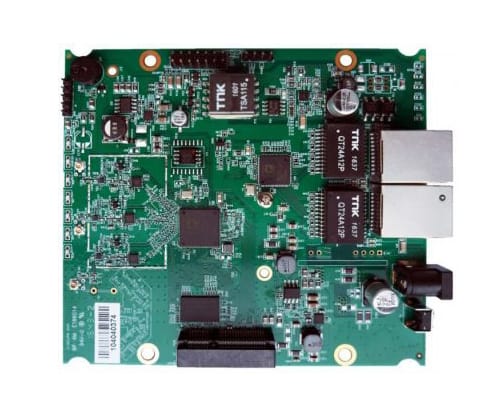 تابلو های متغیر خبری یا variable message sign نمایش دهنده پیام های ترافیکی از مرکز کنترل ترافیک شهر ها می باشد که بصورت سازه های دروازه ای یا ال شکل با نمایشگر LED روی اتوبان ها و معبر های پر تردد اجرا می شود. تابلو VMS برای پیام های ترافیکی نظیر طرح های زوج و فرد ، سرعت های غیر مجاز ، مسیر های مسدود ، توصیه های جاده ای و سایر پیام ها بدون محدودیت می باشد . تابلو های VMS یا از طریق کاربر در مرکز کنترل ترافیک یا بصورت هوشمند پیام ها را دریافت می کند.