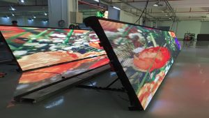 تبلیغات ورزشگاهی LED دور زمین های ورزشی از جدیدترین و موثر ترین شیوه های تبلیغات محیطی در دنیای ورزش می باشد. این نمایشگر های LED با سایر نمایشگر های LED تفاوت های بسیار زیادی دارد. در ایران با پیشرفت محیط های ورزشی و ساخت ورزشگاه های جدید ، نیاز به این تبلیغات بیشتر از گذشته احساس می شود. این نمایشگر ها شمال پنل های LED هستند که مختص این استفاده ساخته شده اند. تبلیغات ورزشگاهی دور زمین در مدت زمان های مختلف فیلم ها و عکس های مربوط به برند های مختلف را نمایش می دهد.