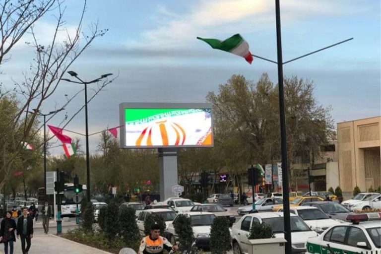 تلویزیون شهری میدان امام حسین اصفهان (دروازه دولت) در نیمه دوم سال 99 ، به سفارش شهرداری اصفهان آغاز شده است. این پروژه در 40 متر مربع مفید با تراکم پیکسلی P5 در ابتدای خیابان خیابان تختی به سمت خیابان چهارباغ اجرا خواهد شد. این تلویزیون شهری بزرگترین تلویزیون شهری اصفهان از لحاظ پیکسلی محسوب می شود. تلویزیون شهری میدان امام حسین اصفهان توسط شرکت نواندیشان هوشمند سپاهان ساخته و اجرا شده است.