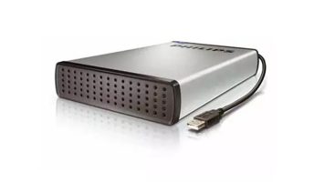 اسکوربرد ورزشگاه برای نمایش امتیازات ، زمان مسایقه و تصاویر مسابقه مانند صحنه های حساس ولوگو های تیم های مختلف استفاده می شود. اسکوربرد ورزشگاهی امروزه در ورزشگاه های روز دنیا بصورت تلویزیون های LED استفاده می شود. تراکم پیکسلی این نمایشر های LED بر اساس فاصله جایگاه نمایشگر تا تماشاگر متفاوت است. در ورزشگاه های بزرگ نقش اسکوربورد ها در کیفیت استفاده تماشاگران نقش بسیار مهمی دارد. زیرا بسیاری از تصاویر مسابقه برای تمامی تماشاگران کاملا در دسترس نیست. اسکوربرد های LEDاین قابلیت را به تماشگران می دهد تا از تمامی اتفاقات درون زمین مطلع شوند و لذت بیشتری از مسابقات خواهند برد. نداشتن اسکوربرد در ورزشگاه های بزرگ امروزه نقص بزرگی محسوب می شود و اهمیت بالایی در رتبه بندی ورزشگاه ها دارد.